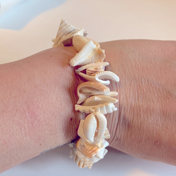 Jewelry - Seashell stretch bracelet